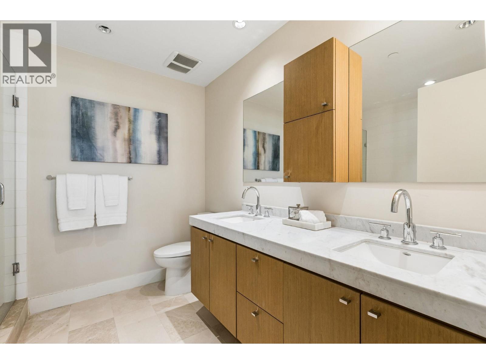 204 866 ARTHUR ERICKSON PLACE, West Vancouver