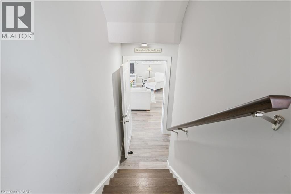 33 ABERDEEN Road N - 35