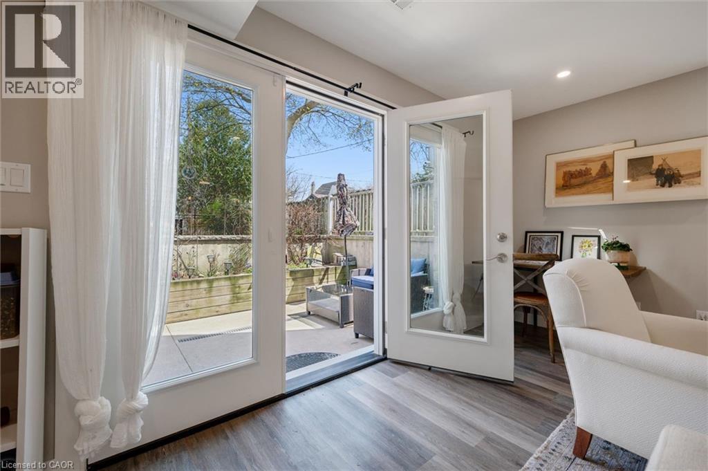 33 ABERDEEN Road N - 42