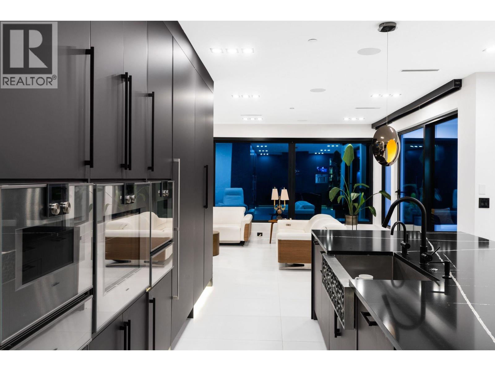 1110 HILLSIDE ROAD, West Vancouver