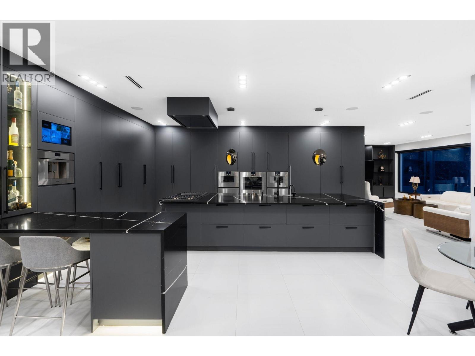 1110 HILLSIDE ROAD, West Vancouver