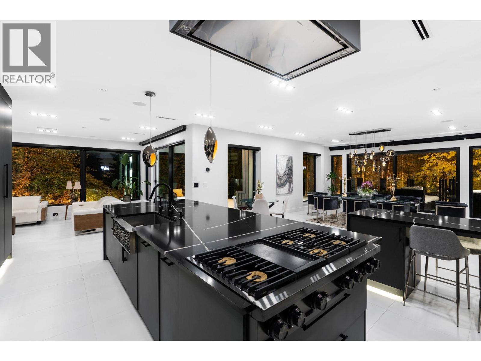 1110 HILLSIDE ROAD, West Vancouver