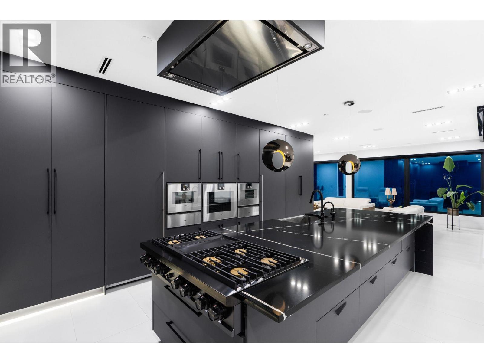 1110 HILLSIDE ROAD, West Vancouver