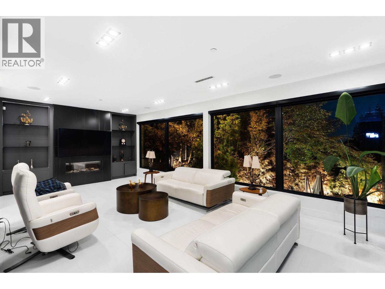 1110 HILLSIDE ROAD, West Vancouver