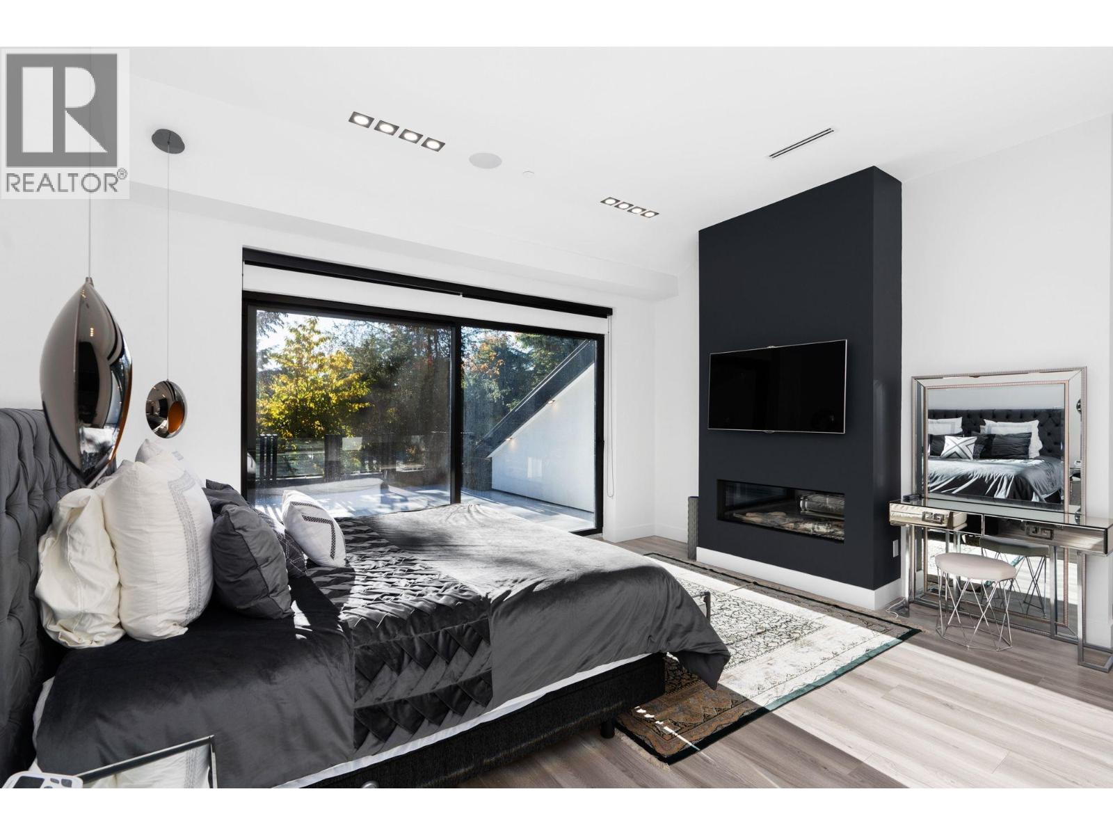 1110 HILLSIDE ROAD, West Vancouver