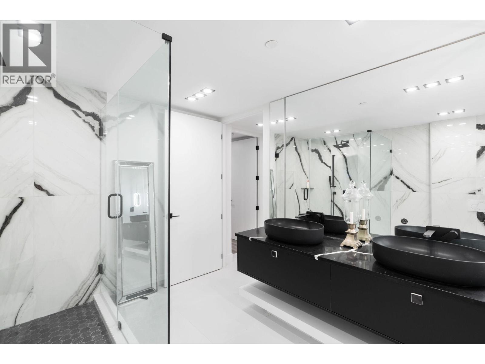 1110 HILLSIDE ROAD, West Vancouver