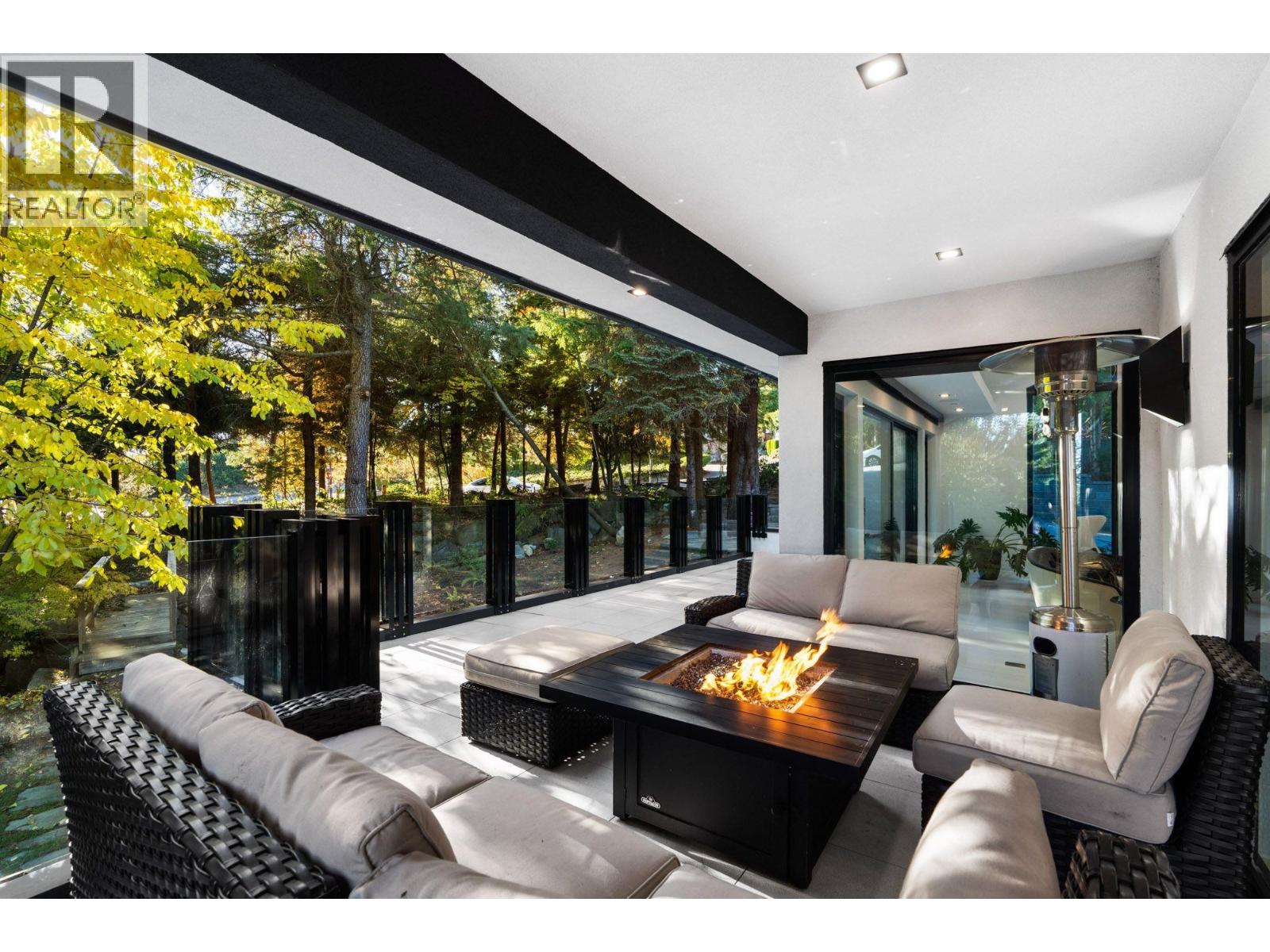 1110 HILLSIDE ROAD, West Vancouver