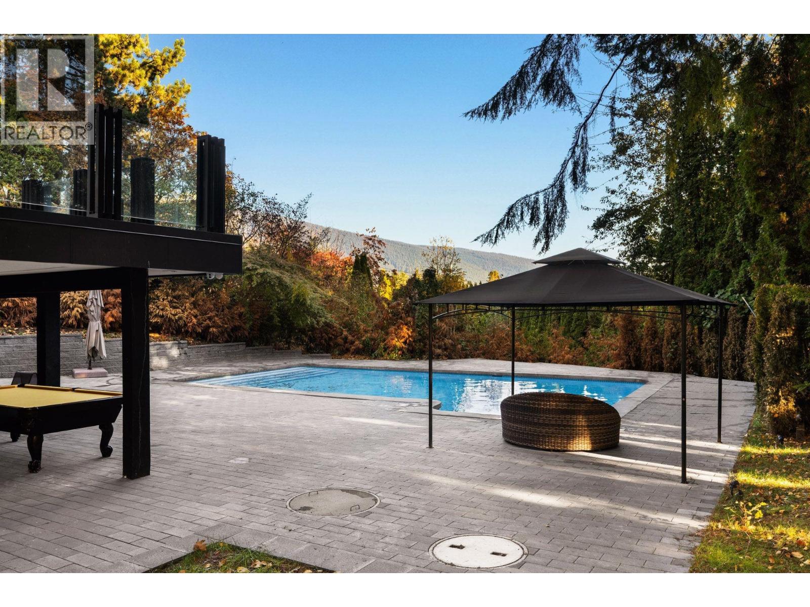 1110 HILLSIDE ROAD, West Vancouver