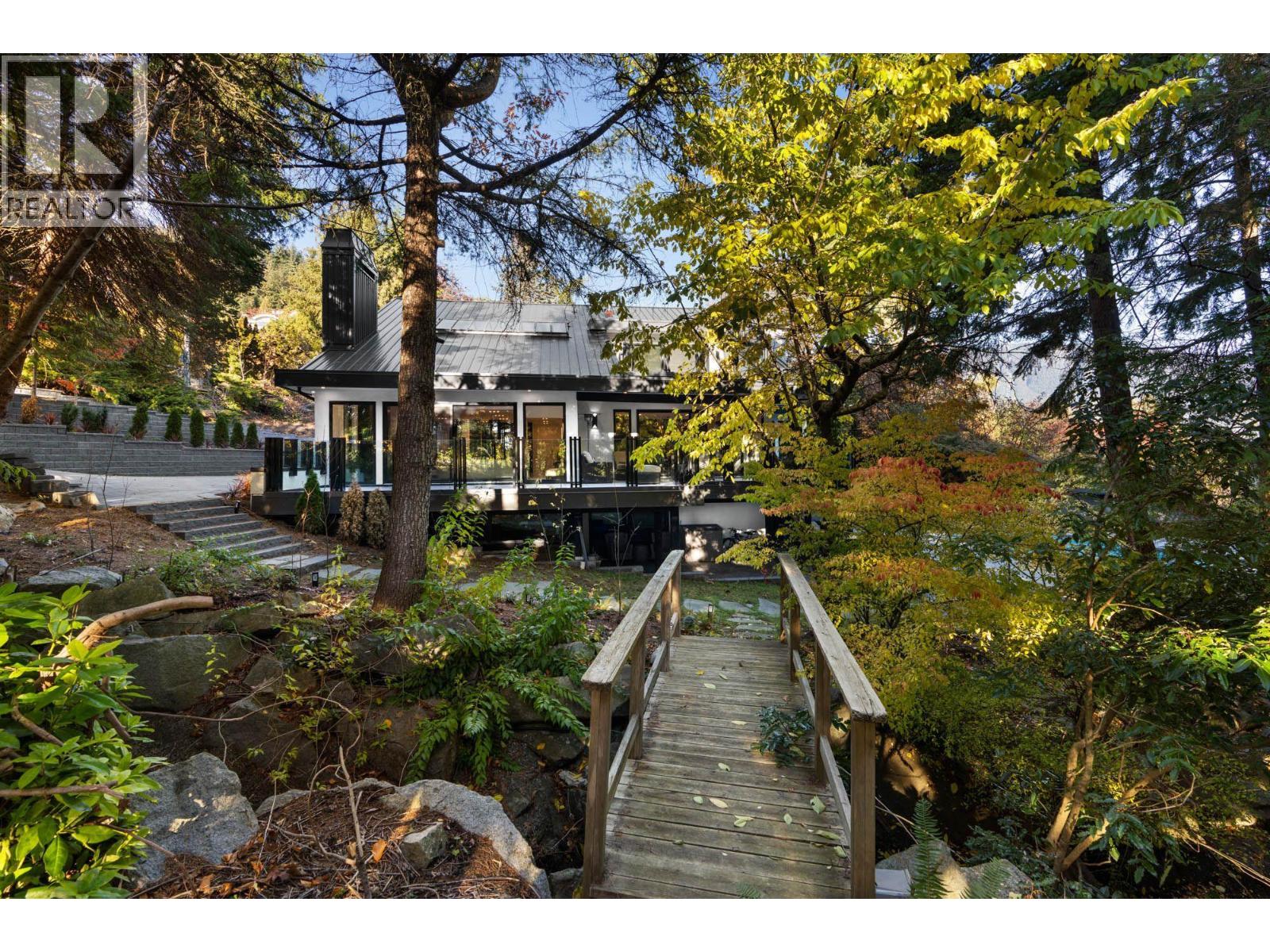 1110 HILLSIDE ROAD, West Vancouver