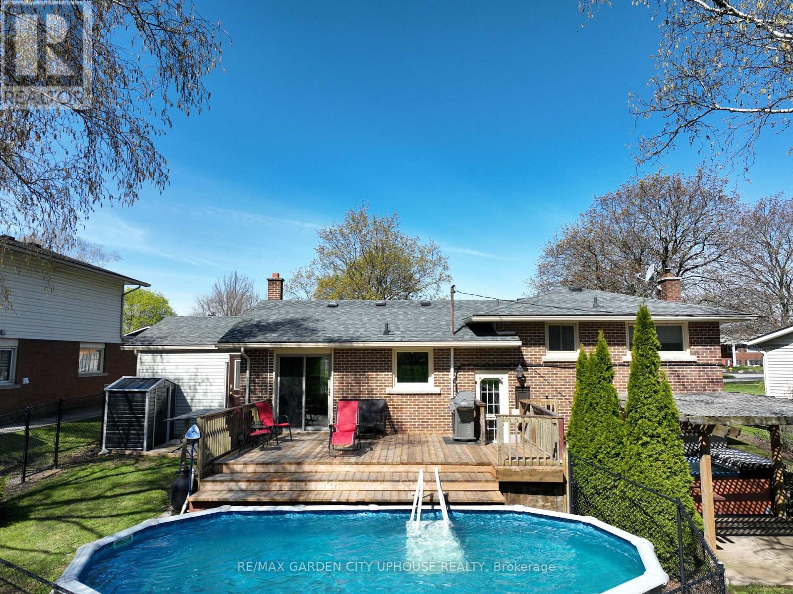 46 STRATHCONA DRIVE - 21
