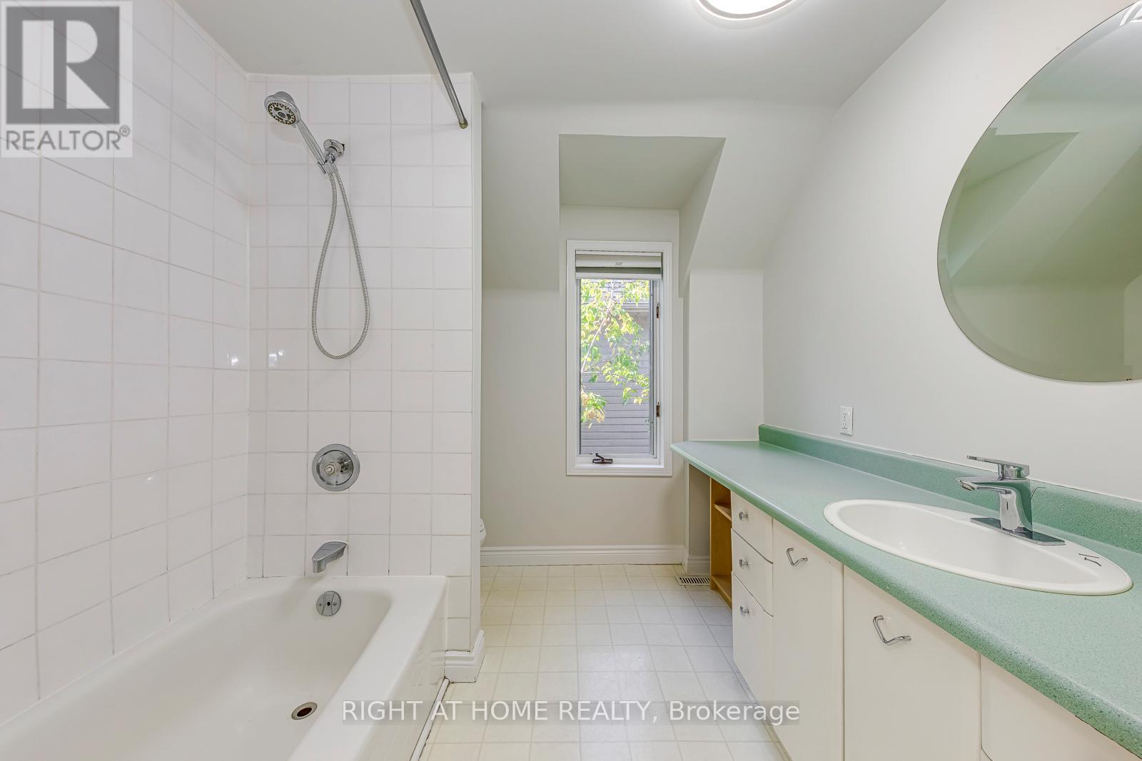 Share bathroom 2nd floor