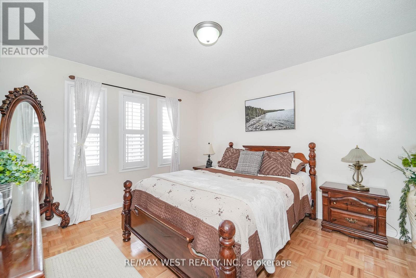 38 BOTTLEBRUSH DRIVE - 11