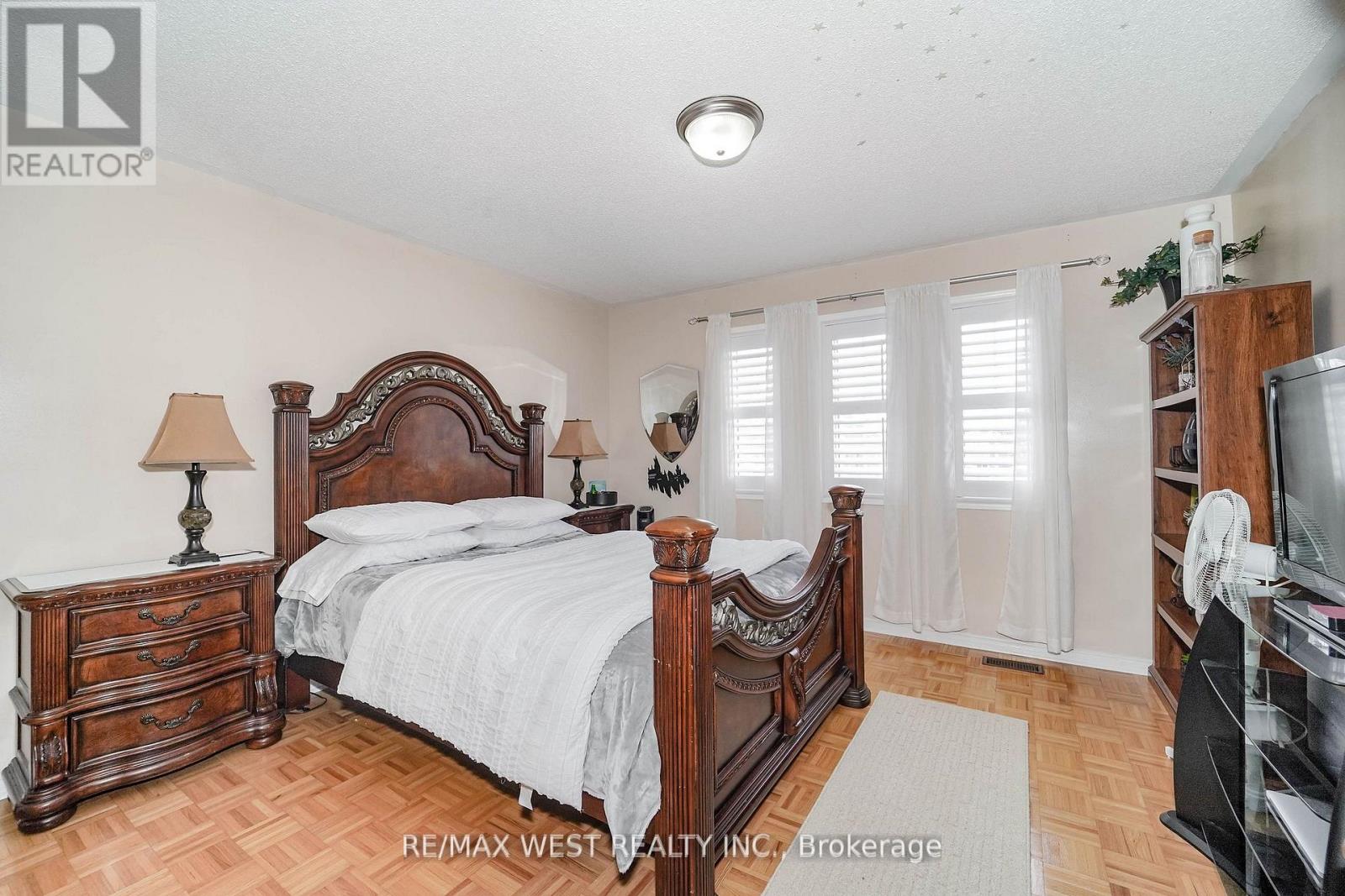 38 BOTTLEBRUSH DRIVE - 12