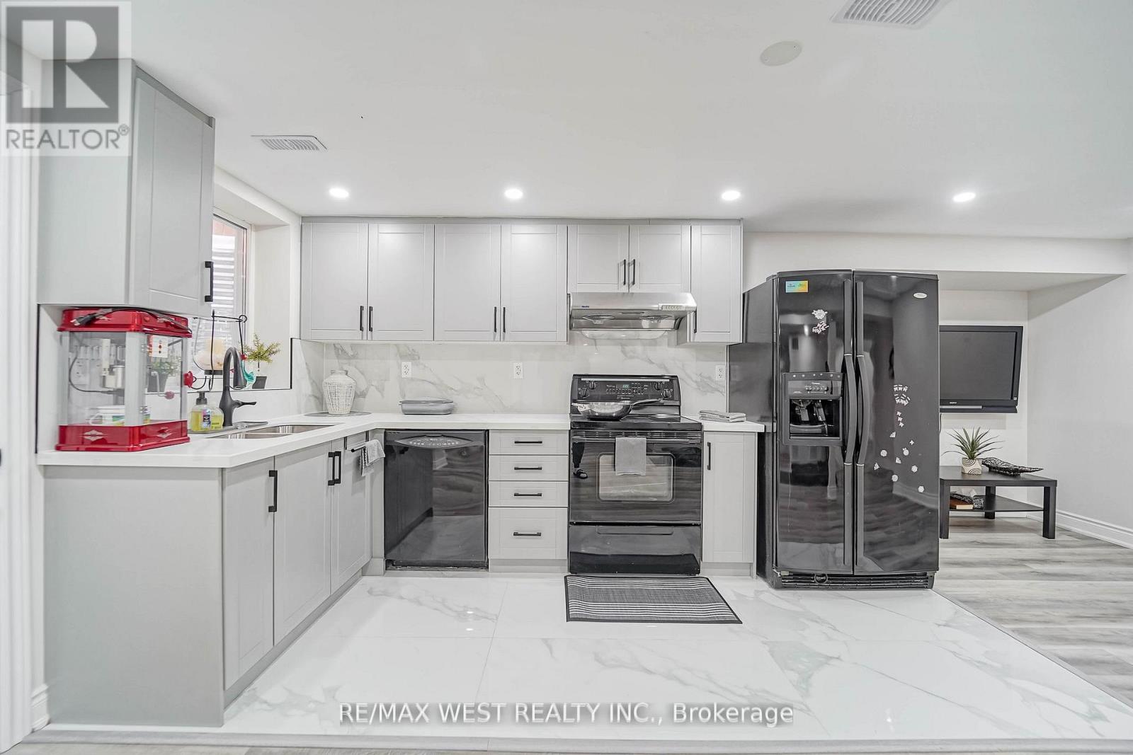 38 BOTTLEBRUSH DRIVE - 15
