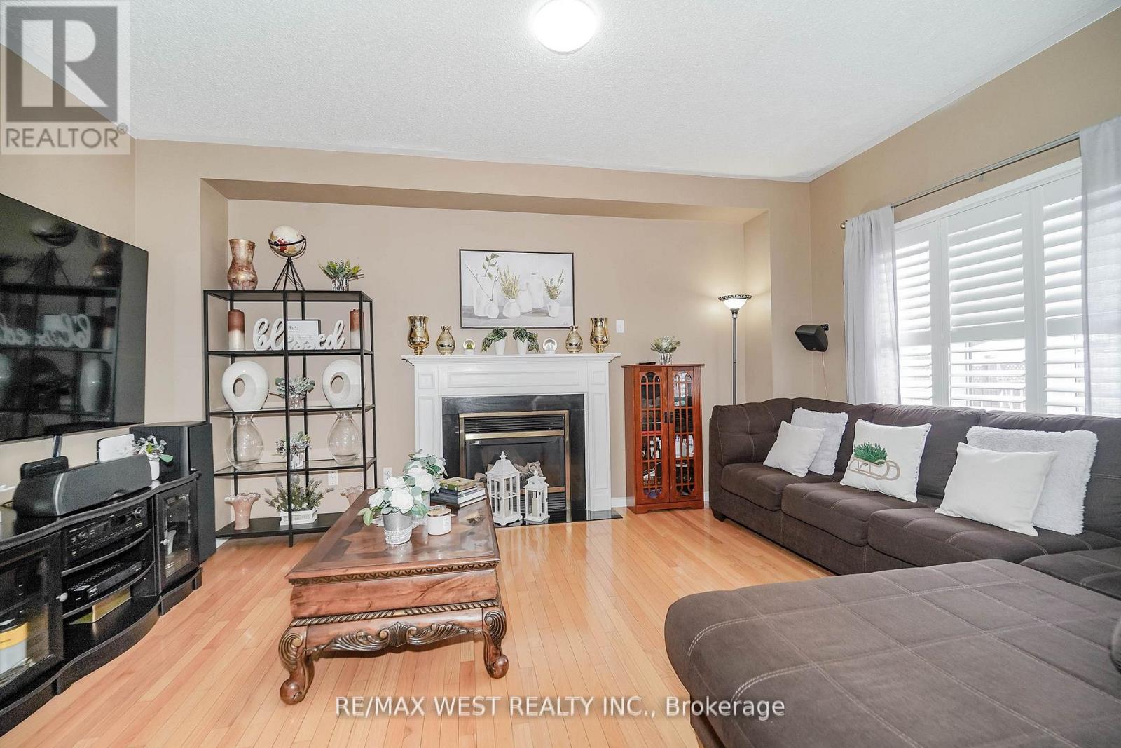 38 BOTTLEBRUSH DRIVE - 7