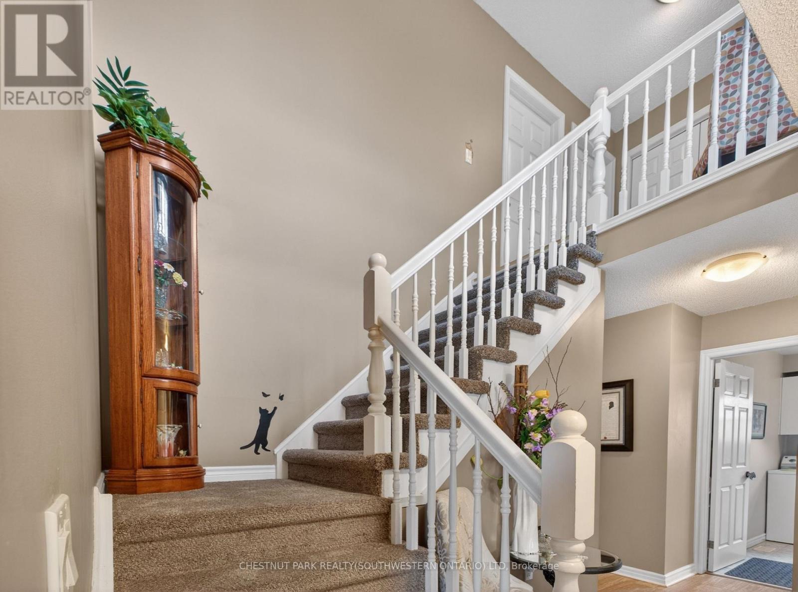 24 LAKESIDE PLACE E - 20