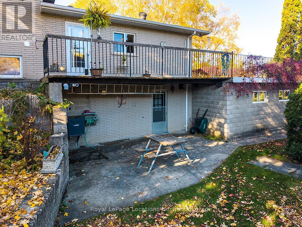 15 WELLINGTON STREET S - 25