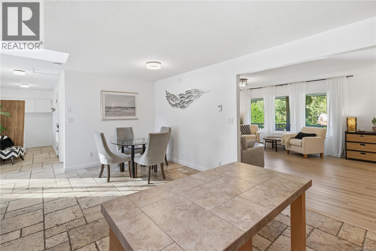 1025 Maple Lane Dr - 10