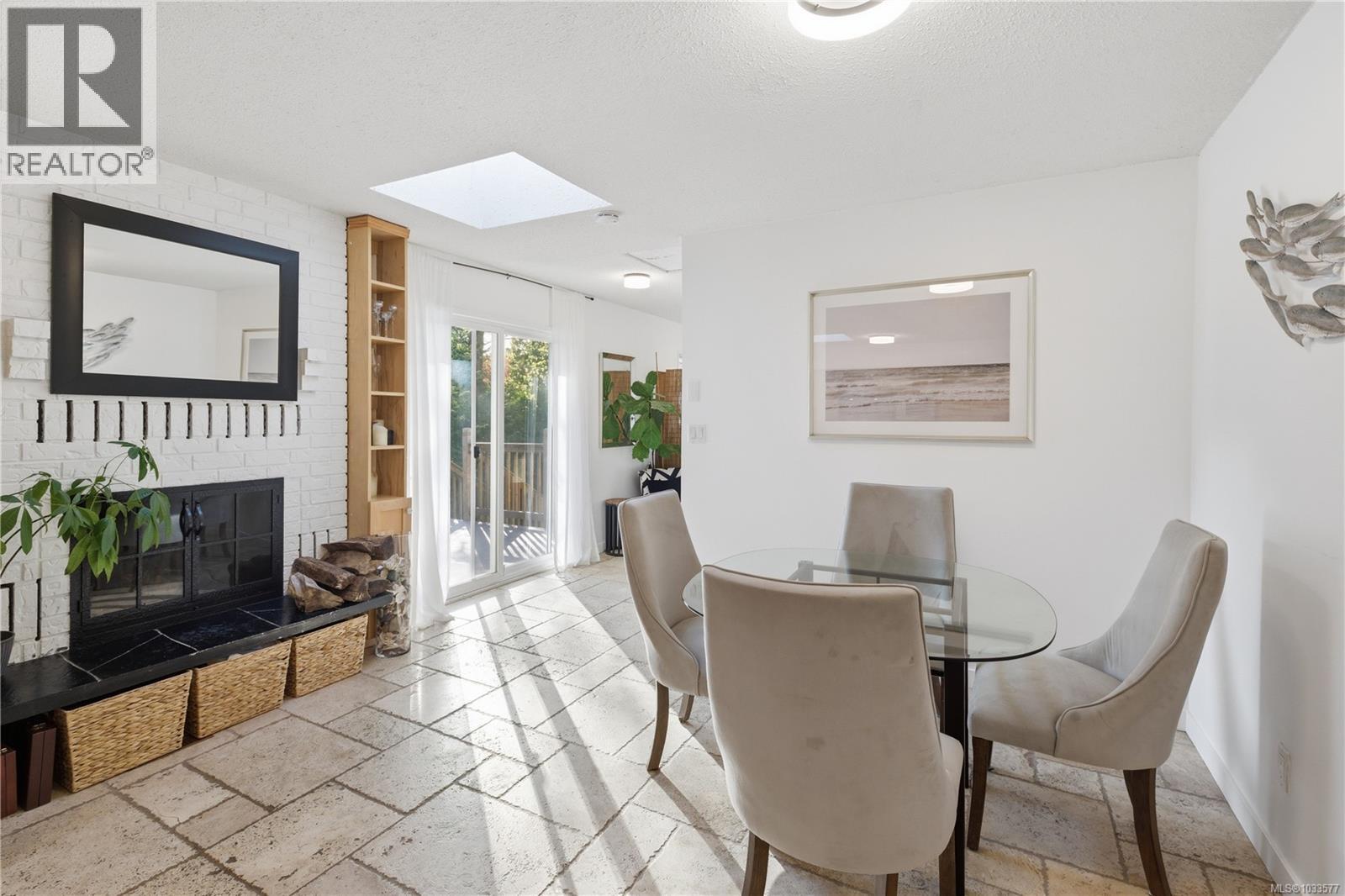 1025 Maple Lane Dr - 11