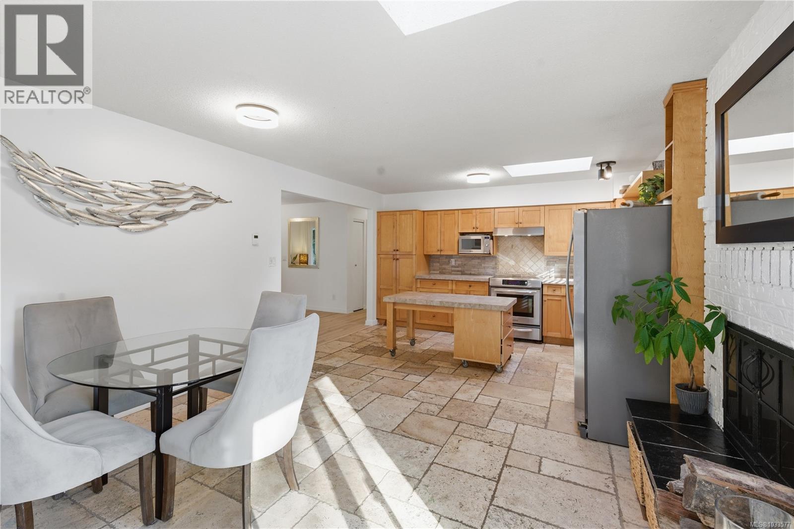 1025 Maple Lane Dr - 12