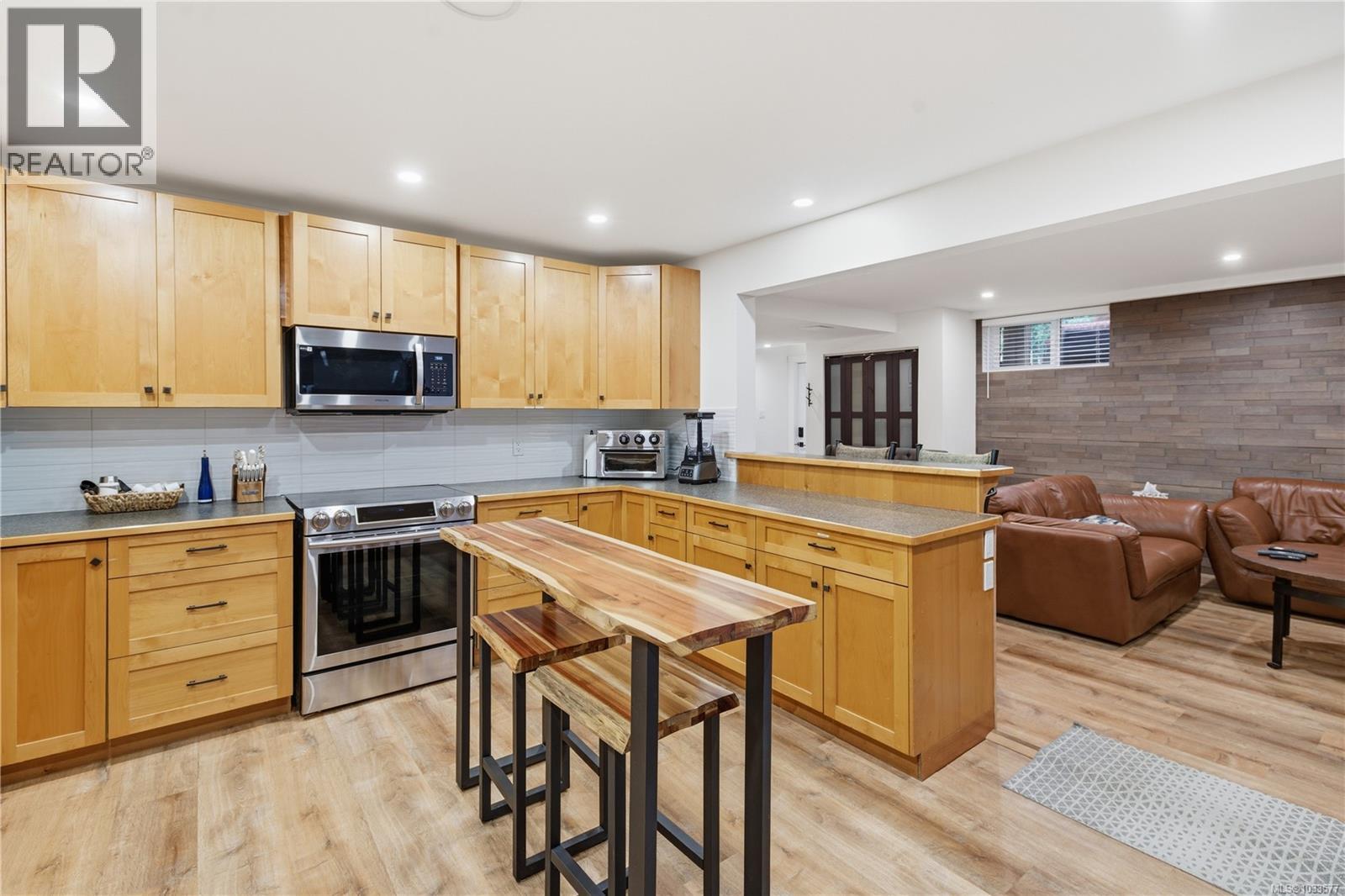 1025 Maple Lane Dr - 38