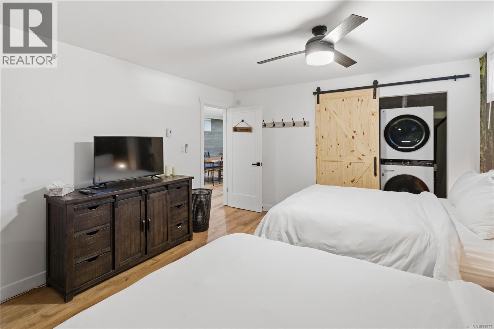 1025 Maple Lane Dr - 43