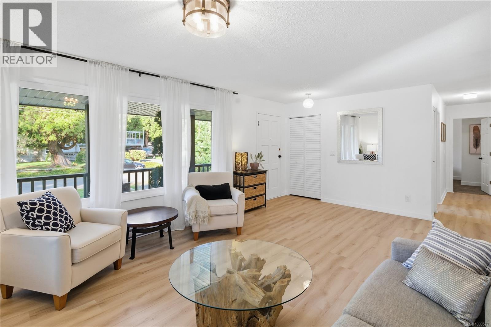 1025 Maple Lane Dr - 5