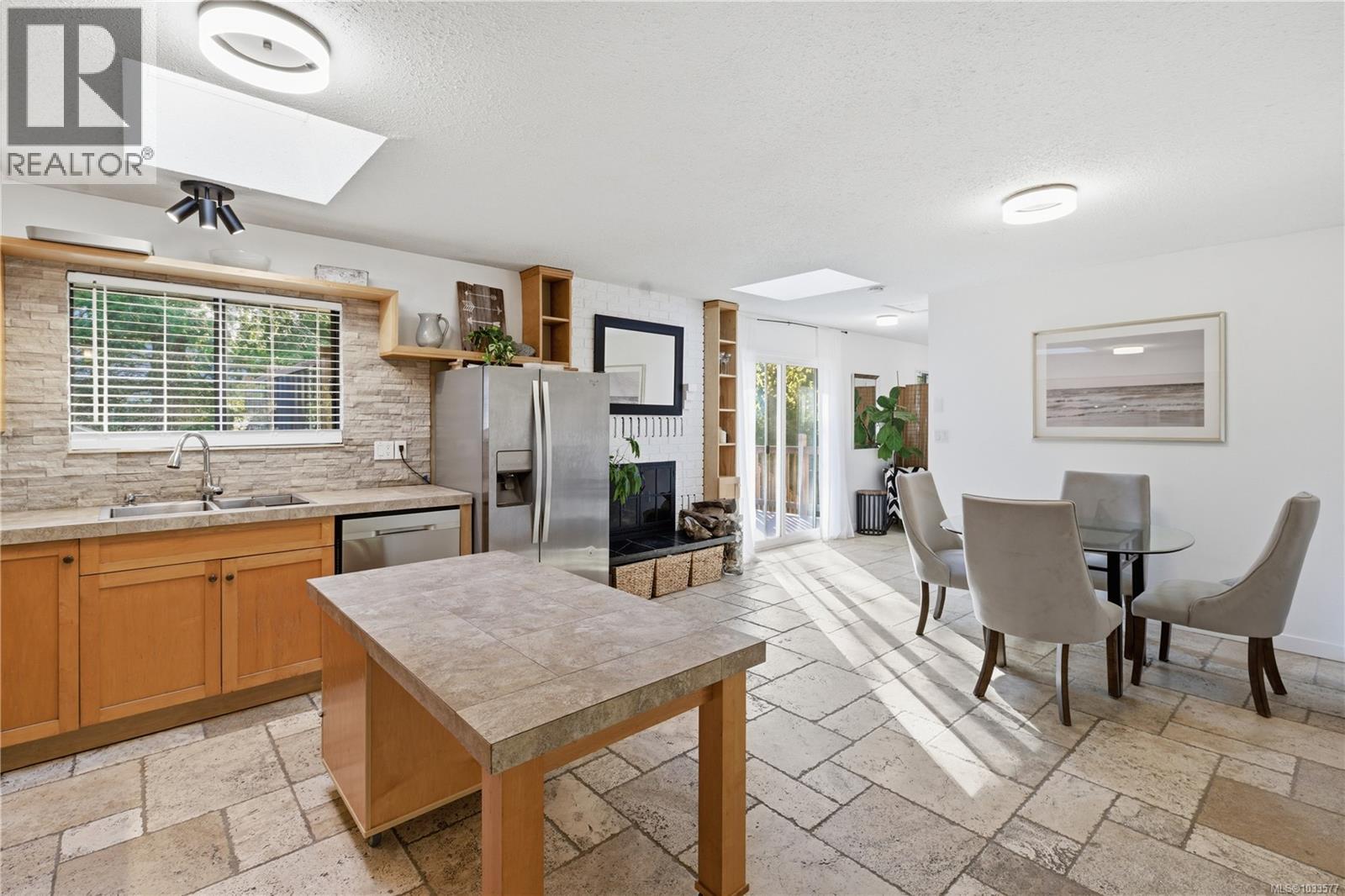 1025 Maple Lane Dr - 7