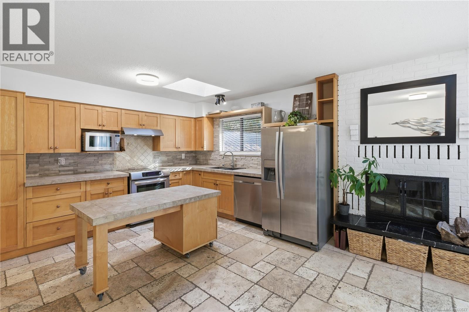 1025 Maple Lane Dr - 8