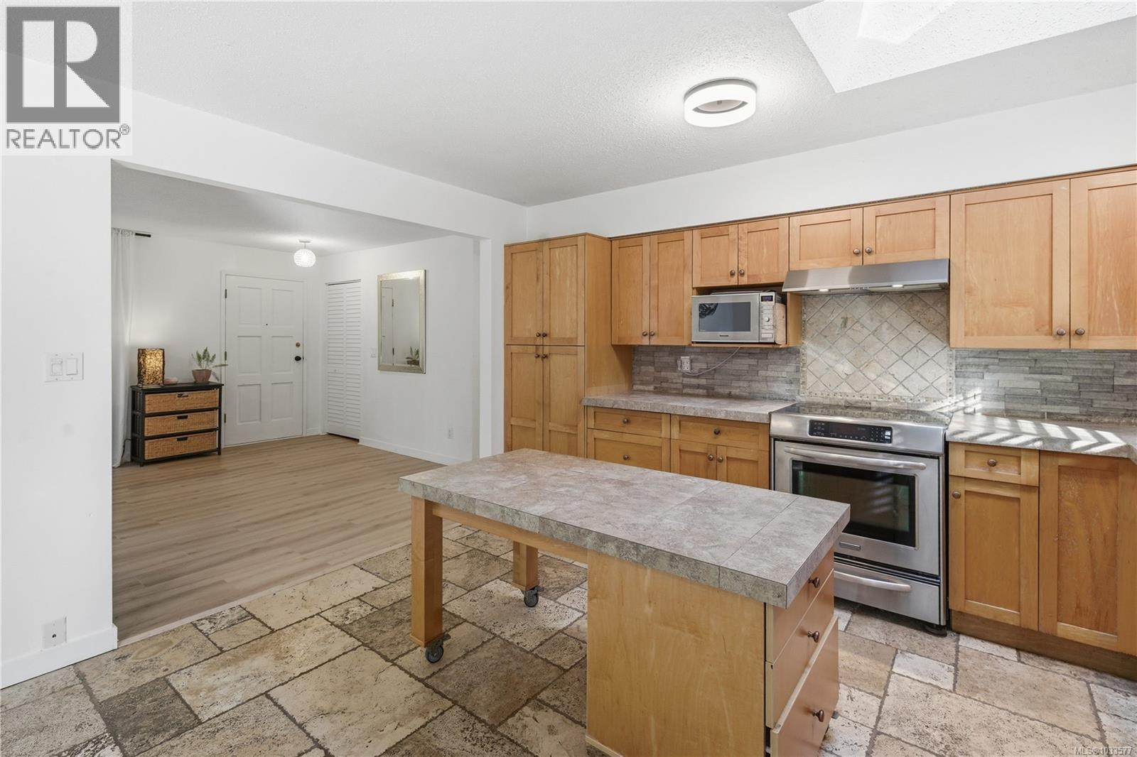 1025 Maple Lane Dr - 9