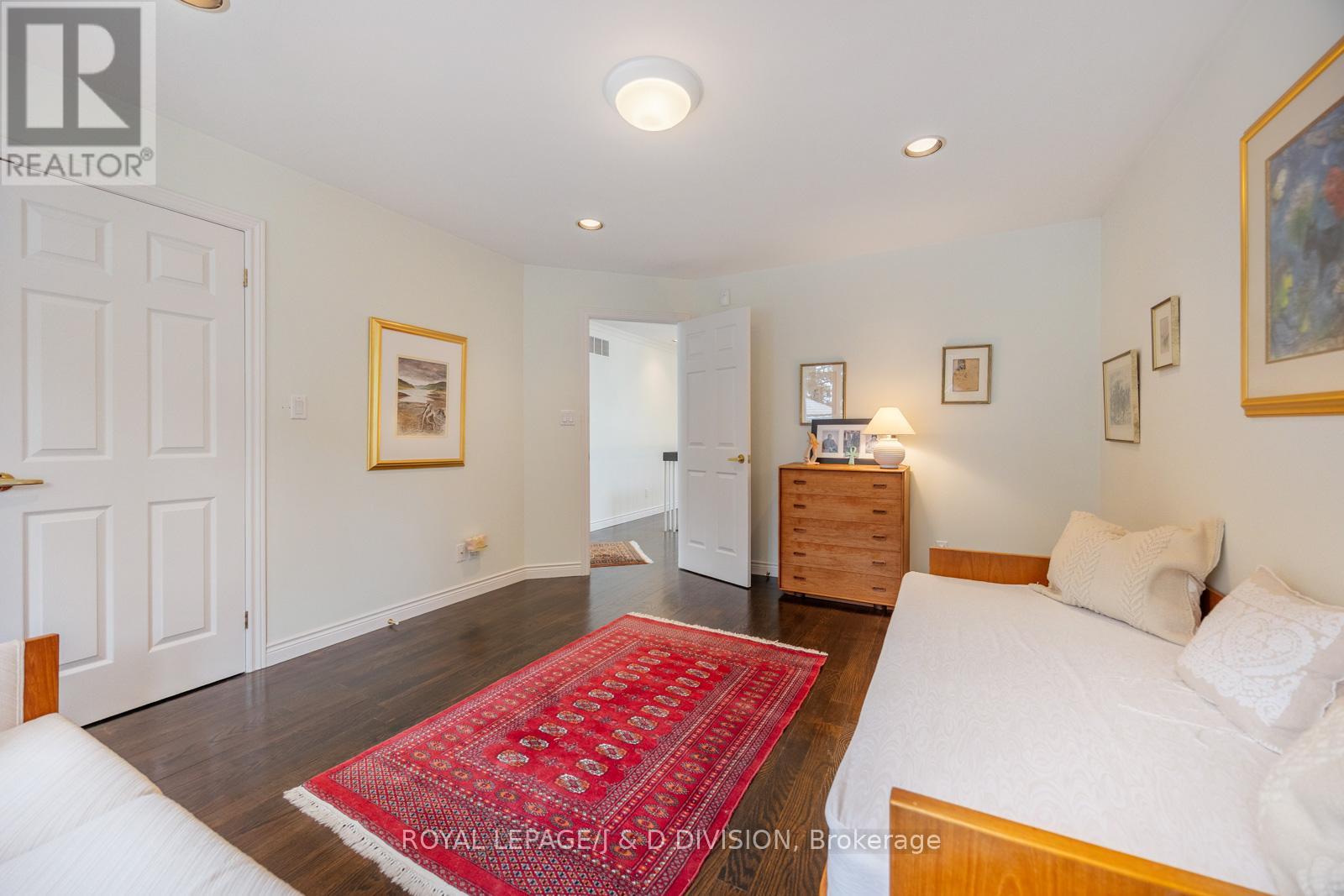 31 GEORGE HENRY BOULEVARD - 29
