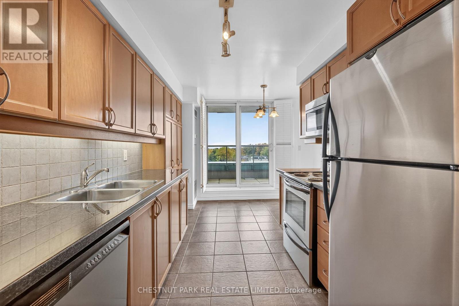#703 3840 BATHURST STREET - 13