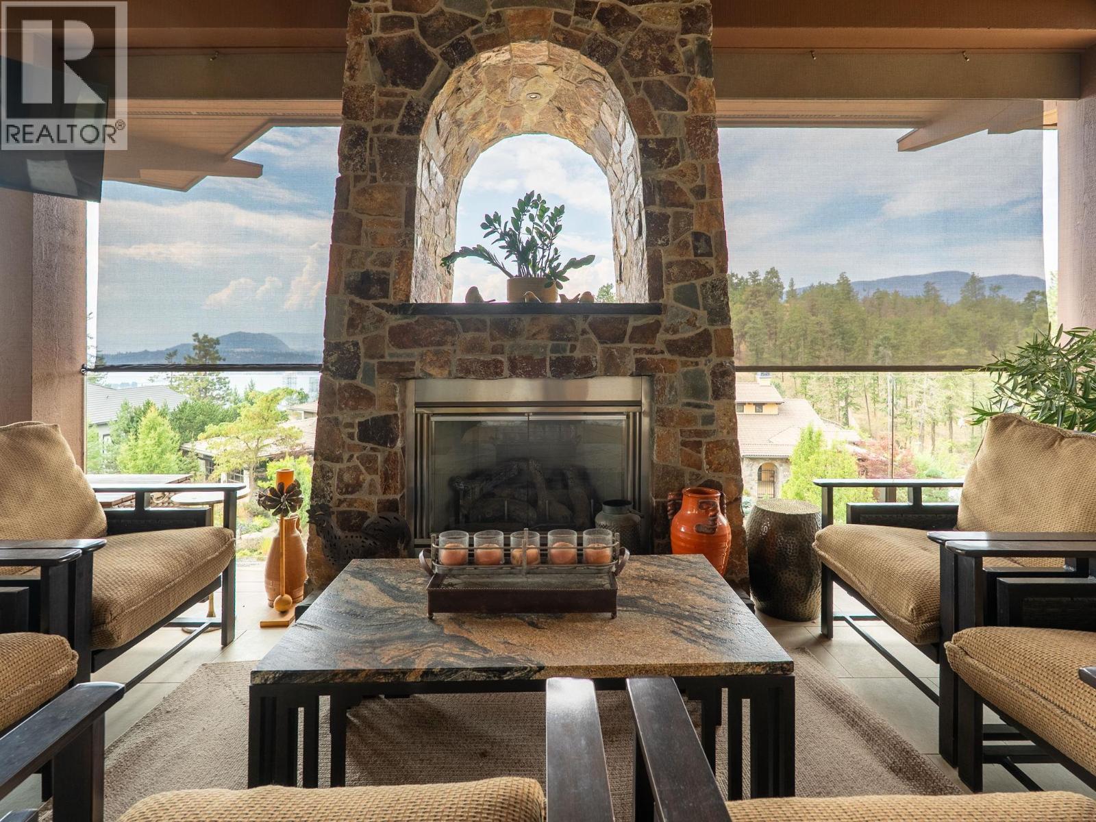  706 Highpointe Court, Kelowna