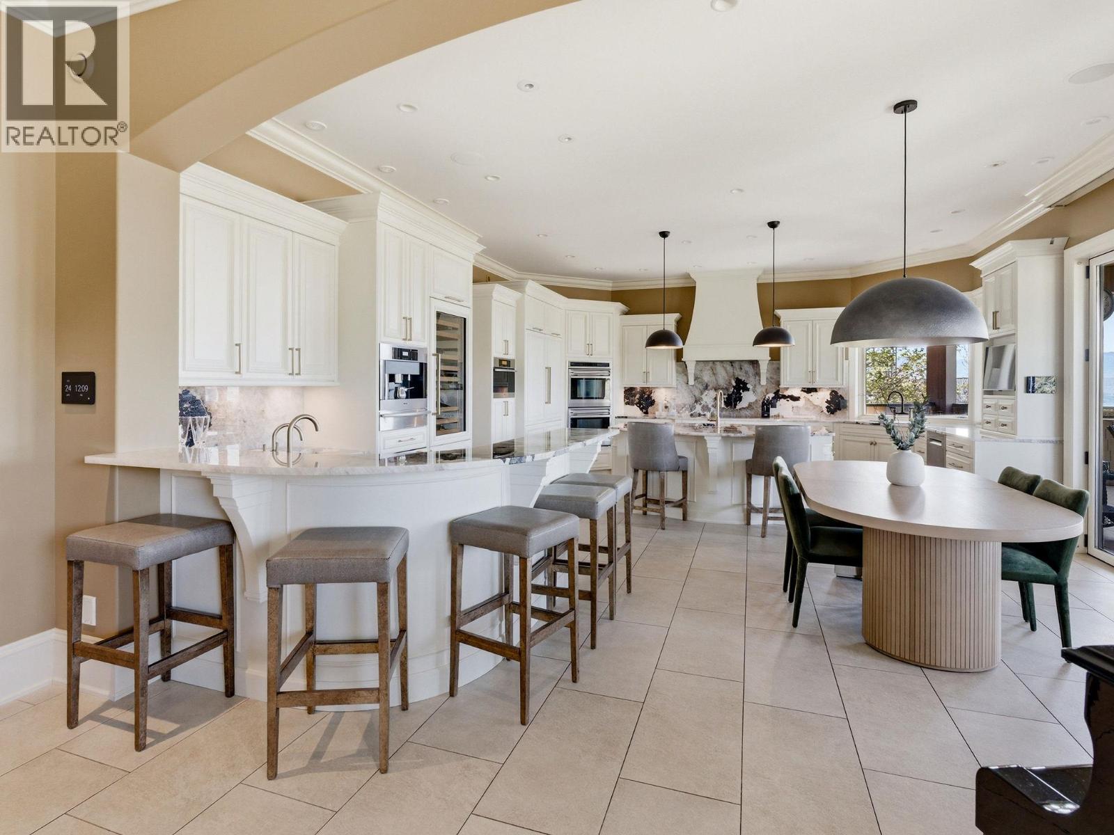  706 Highpointe Court, Kelowna