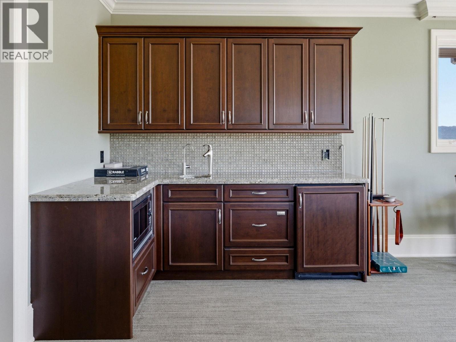  706 Highpointe Court, Kelowna