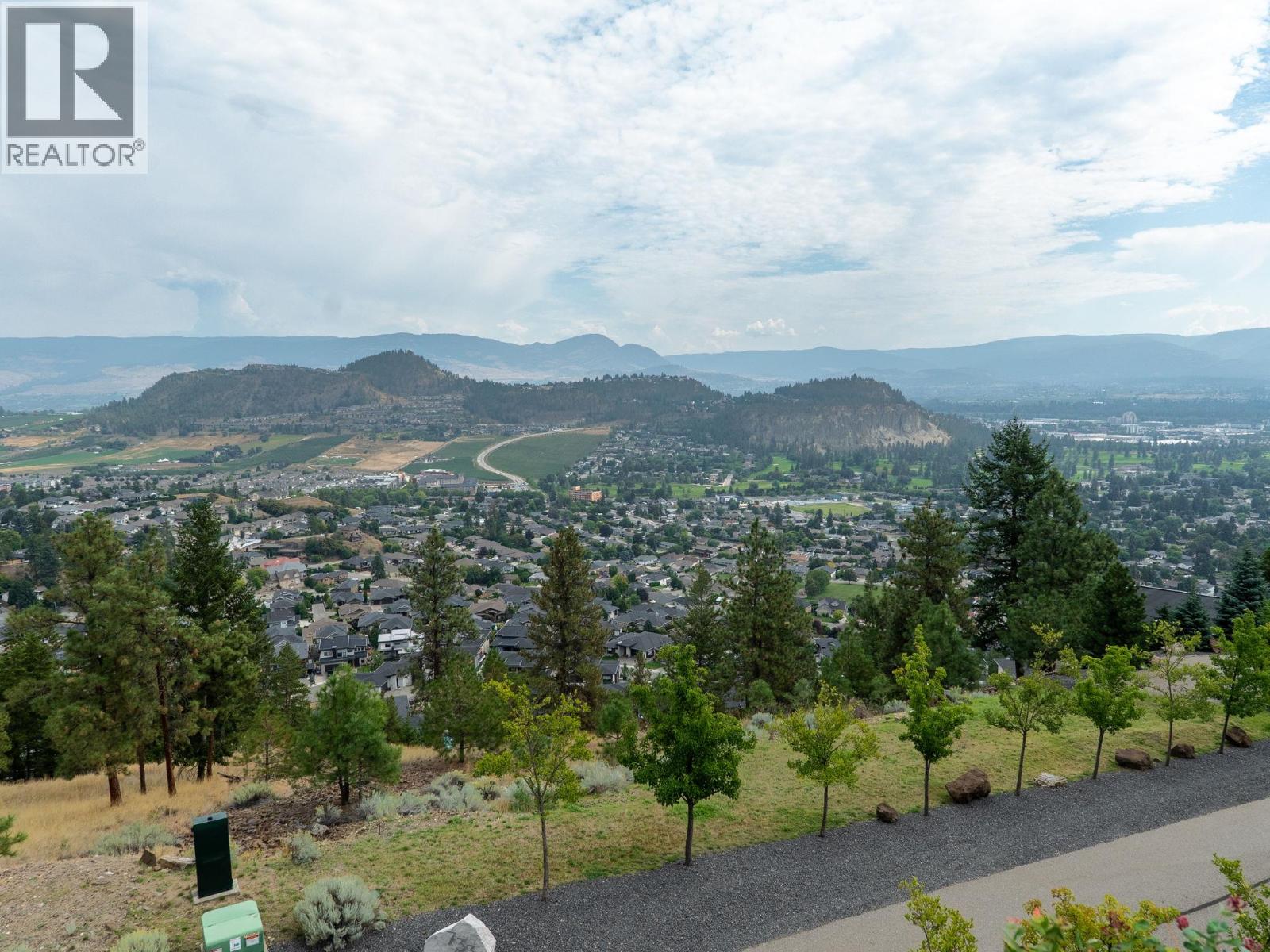  706 Highpointe Court, Kelowna