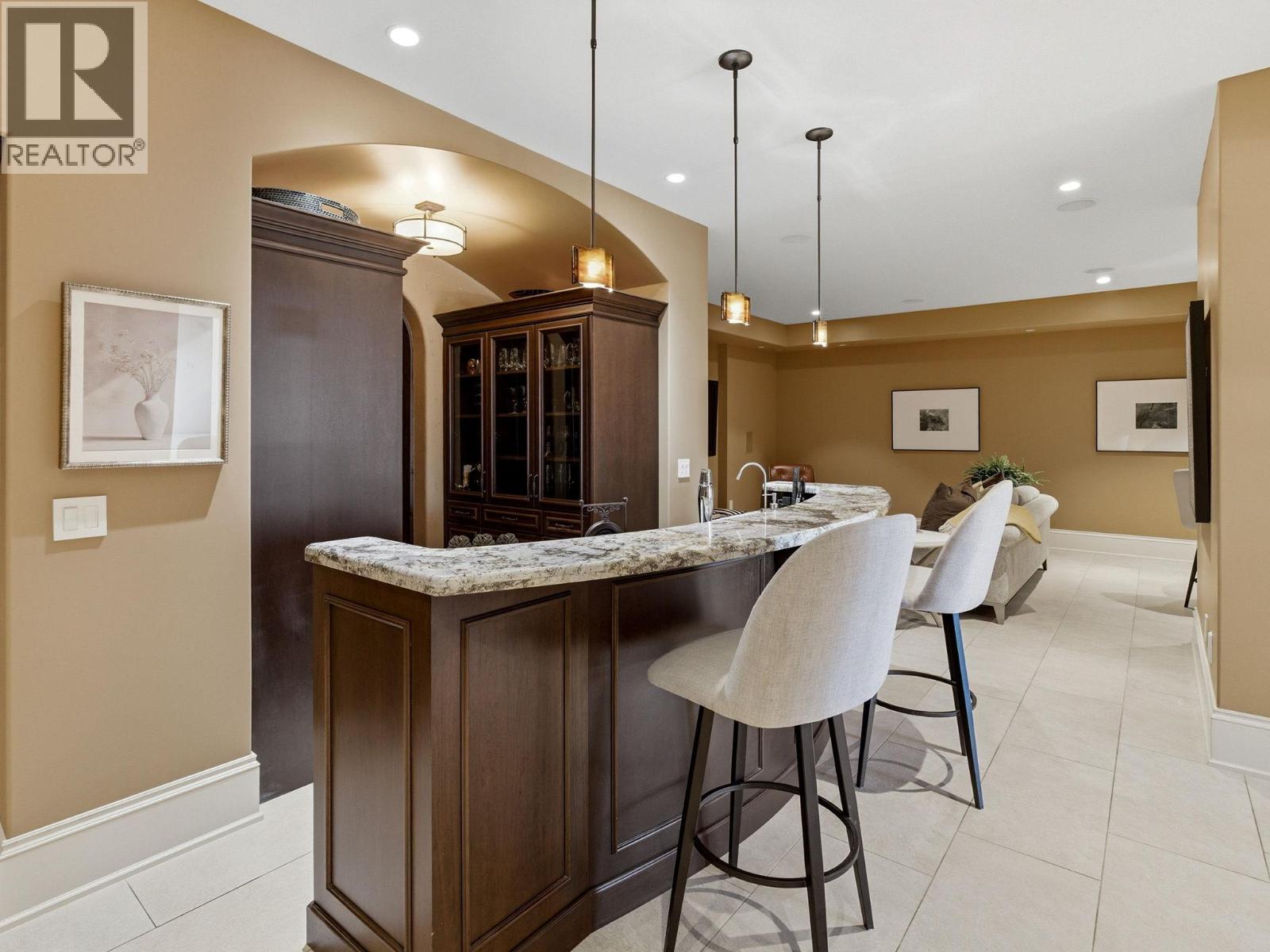  706 Highpointe Court, Kelowna