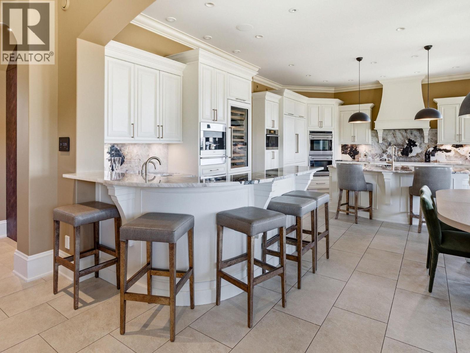  706 Highpointe Court, Kelowna