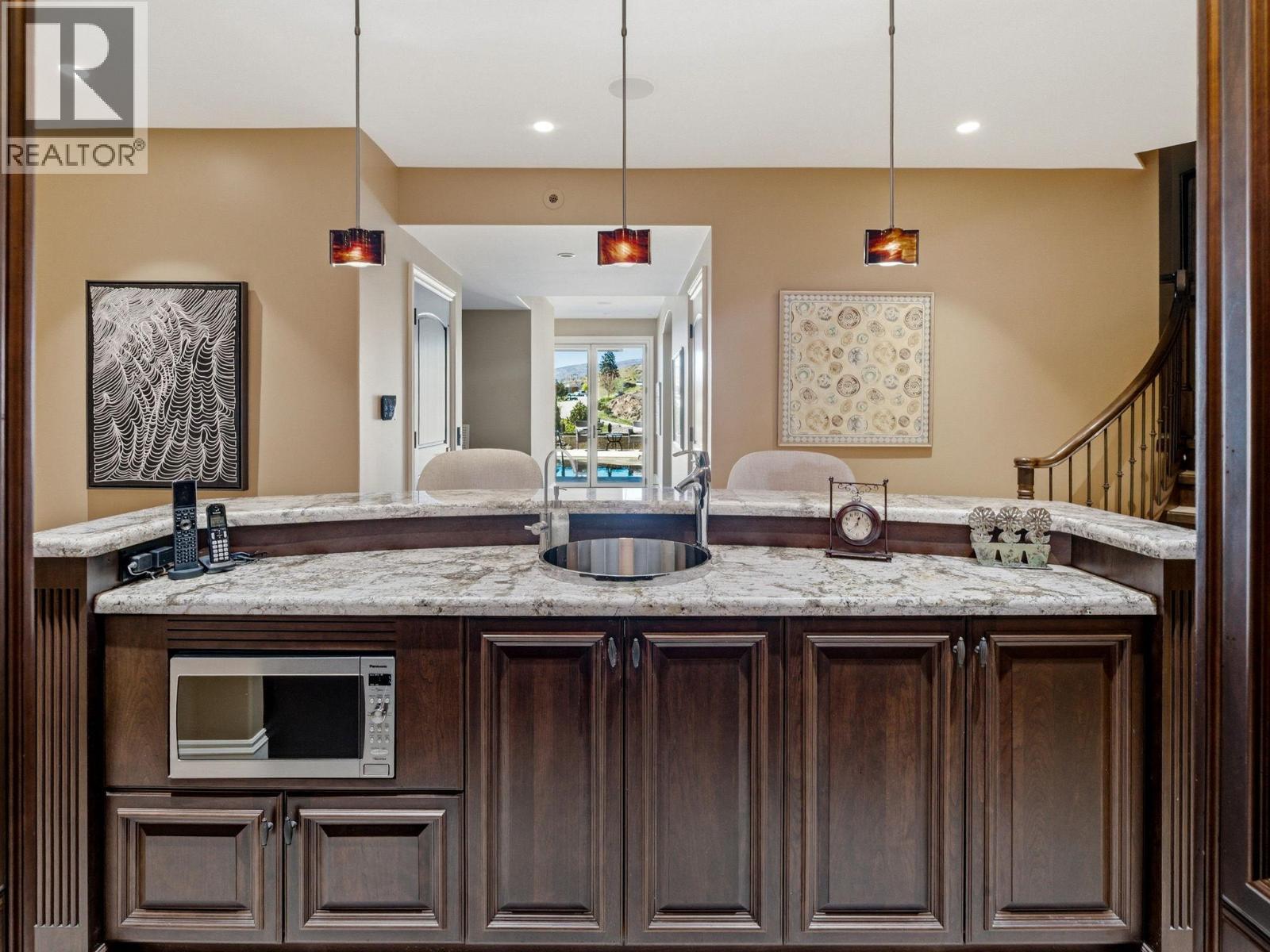  706 Highpointe Court, Kelowna