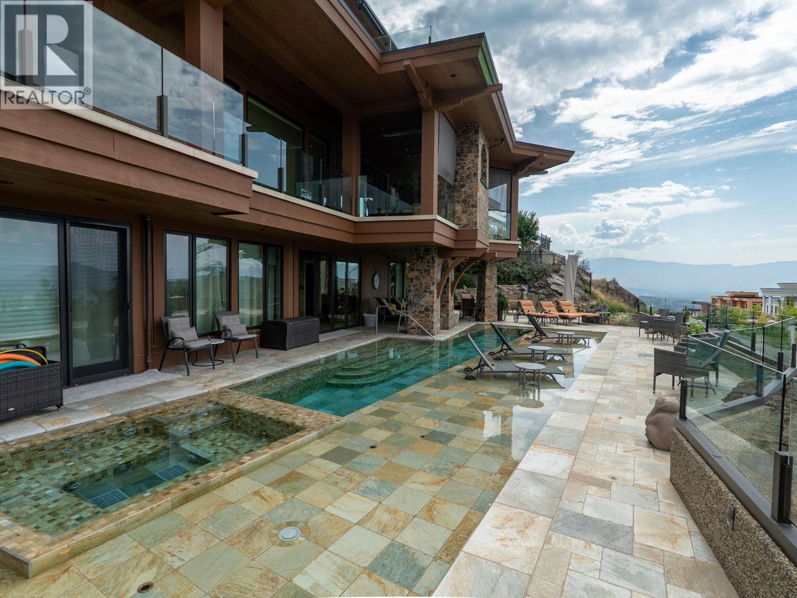  706 Highpointe Court, Kelowna