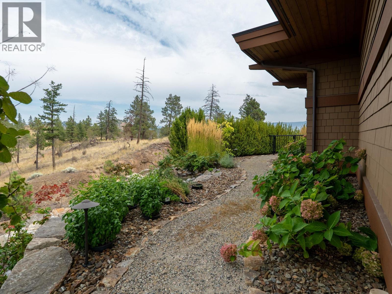  706 Highpointe Court, Kelowna