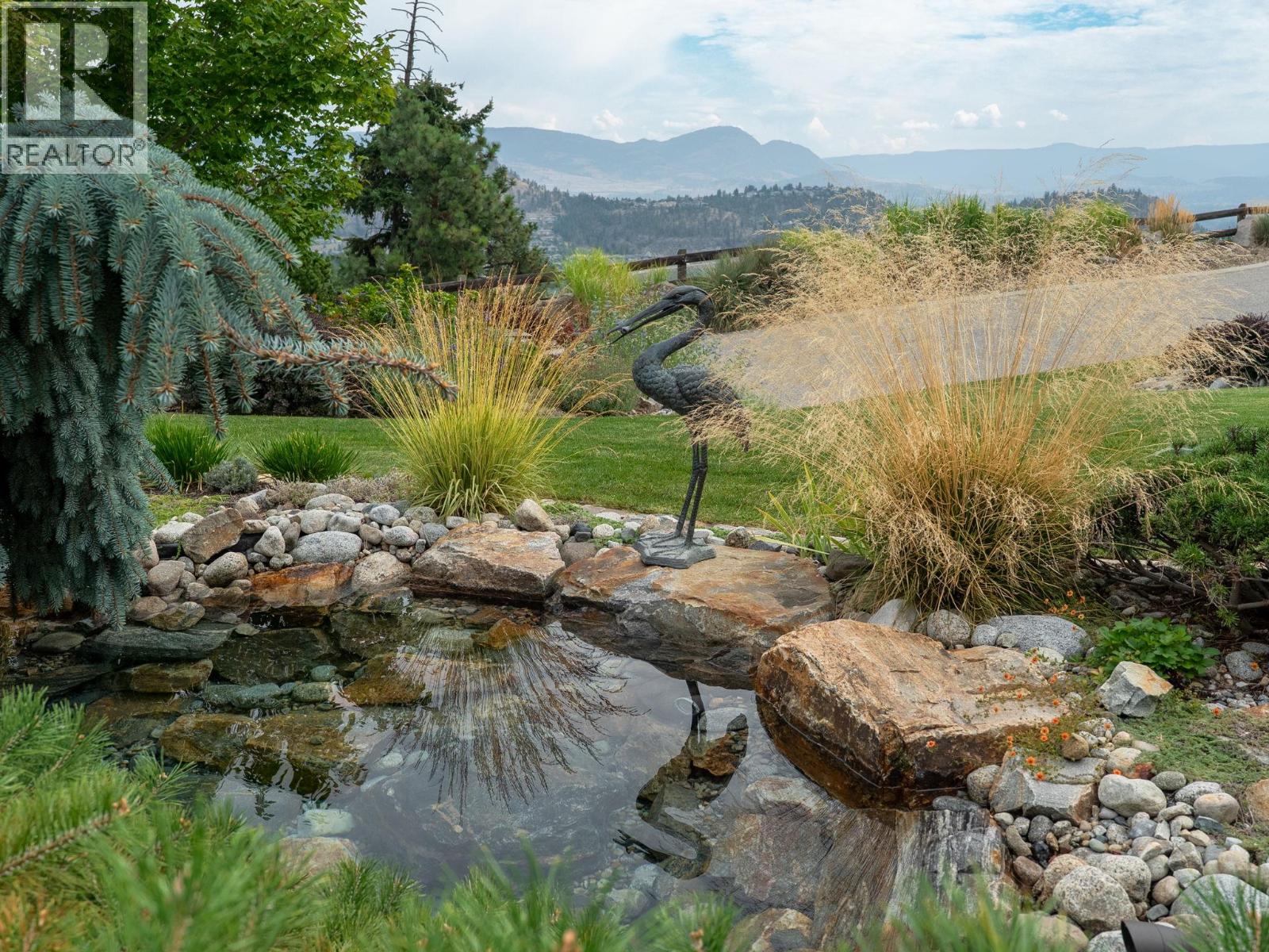  706 Highpointe Court, Kelowna