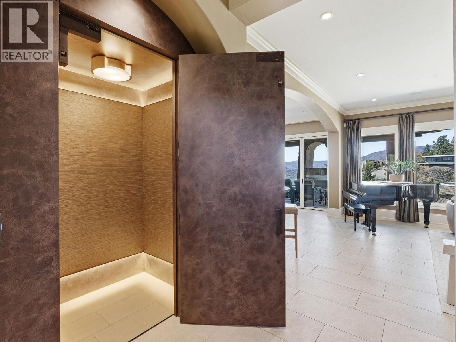  706 Highpointe Court, Kelowna