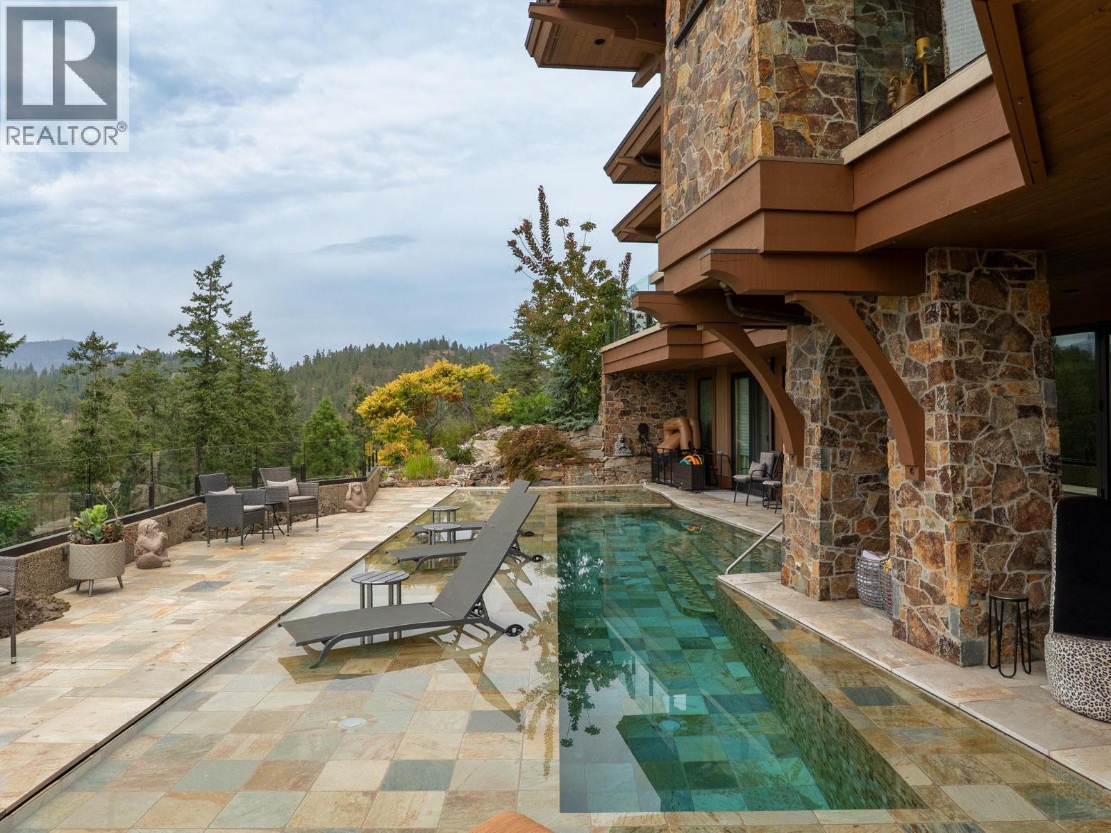  706 Highpointe Court, Kelowna