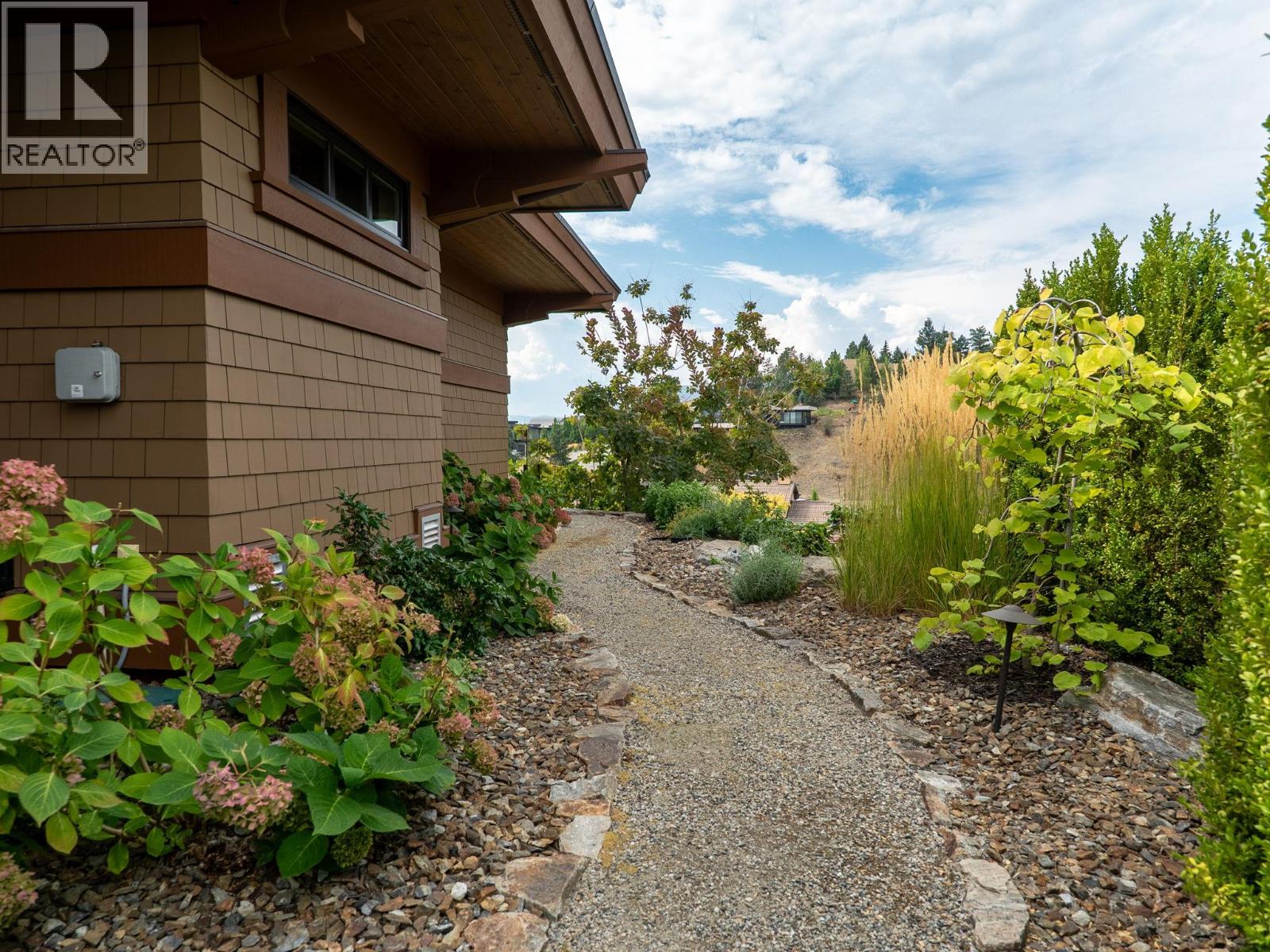  706 Highpointe Court, Kelowna