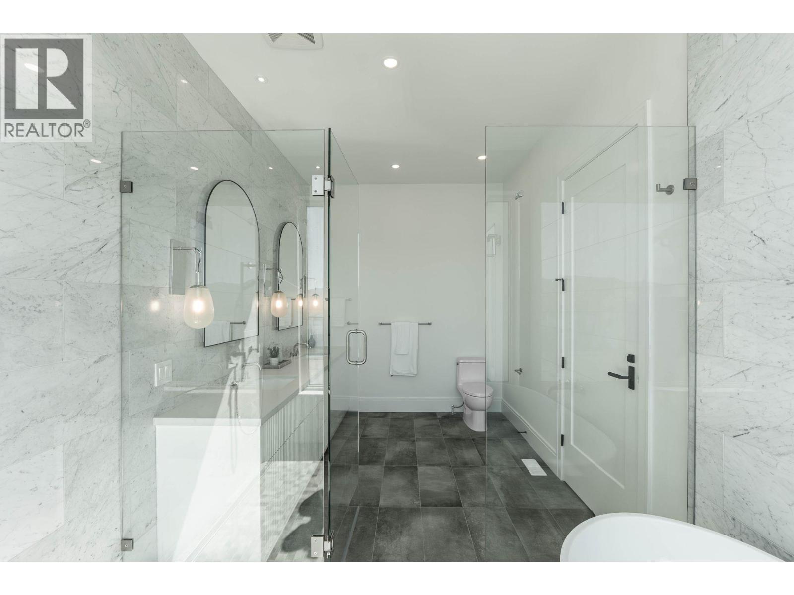  1327 Vineyard Drive, West Kelowna