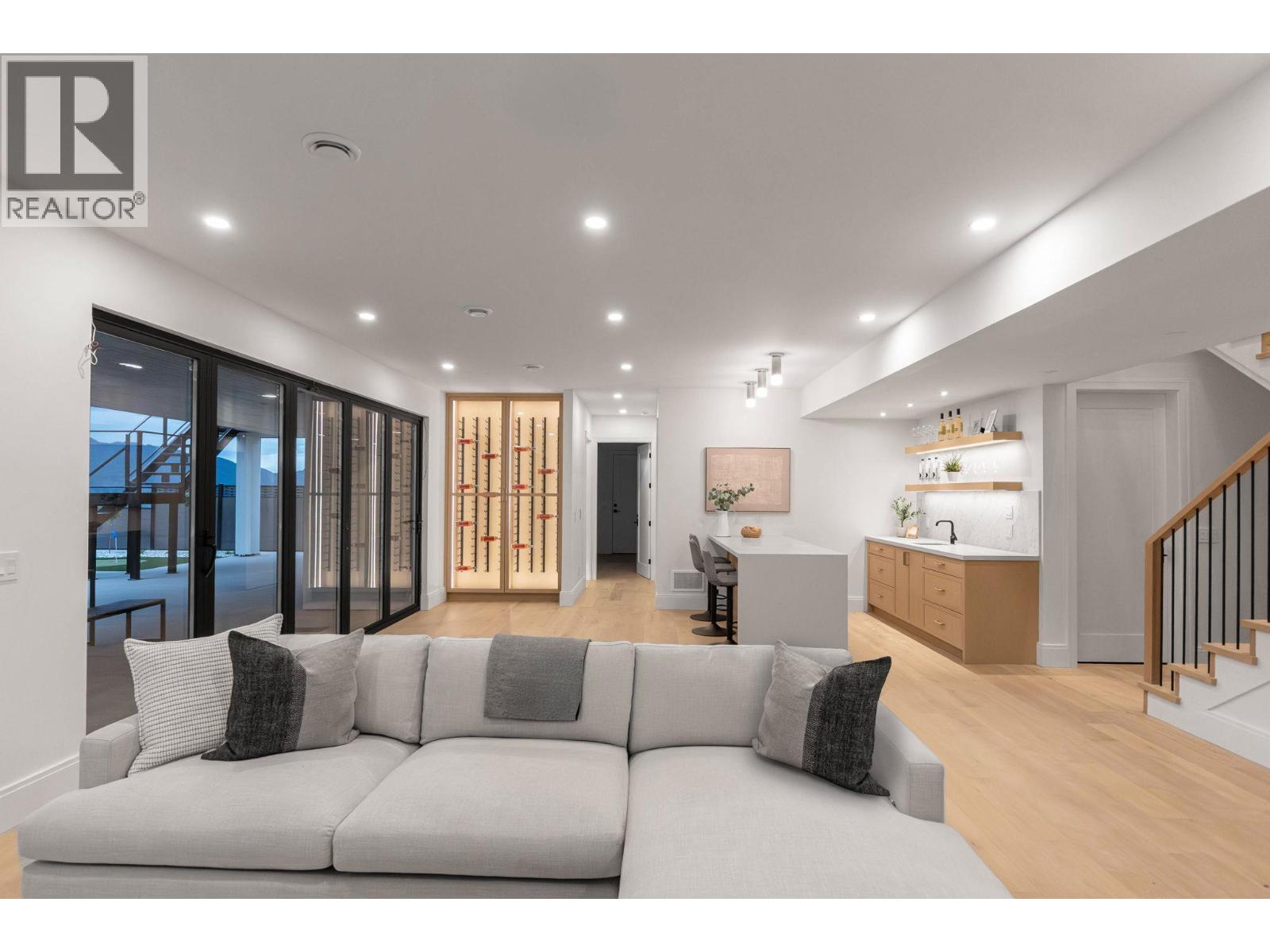  1327 Vineyard Drive, West Kelowna