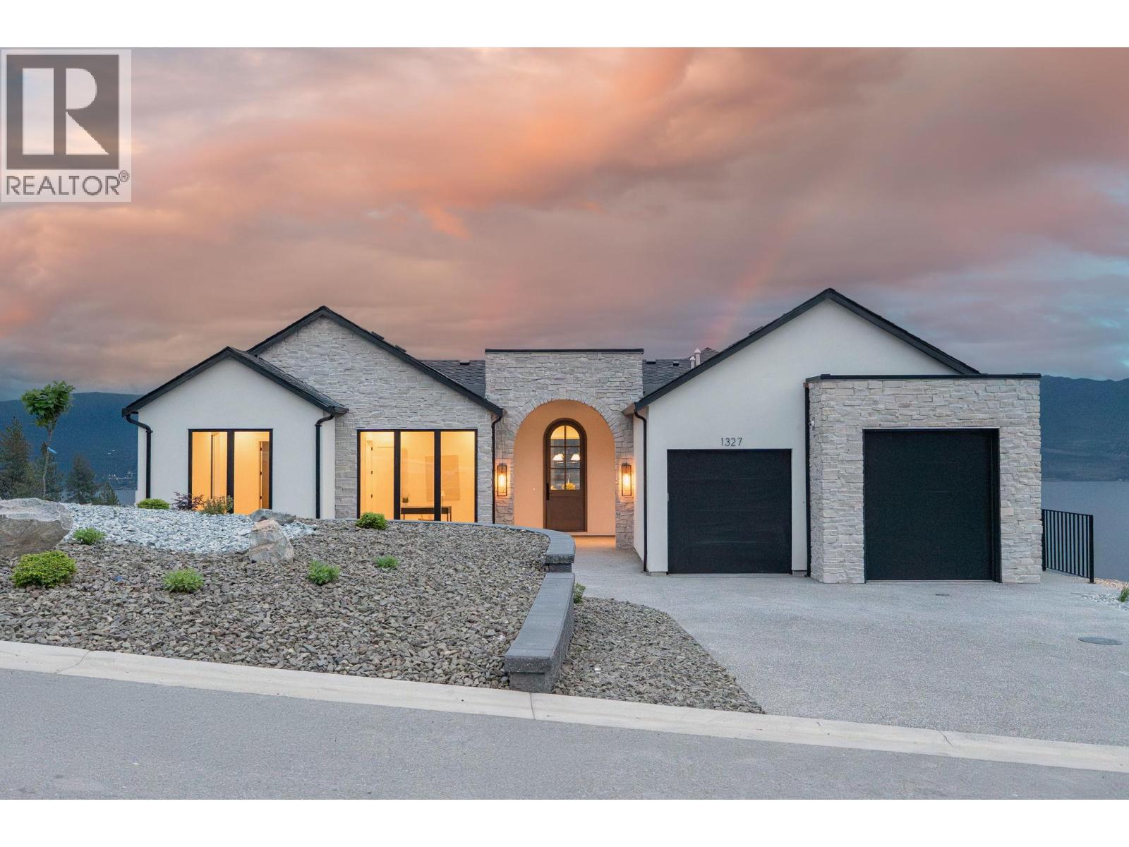  1327 Vineyard Drive, West Kelowna