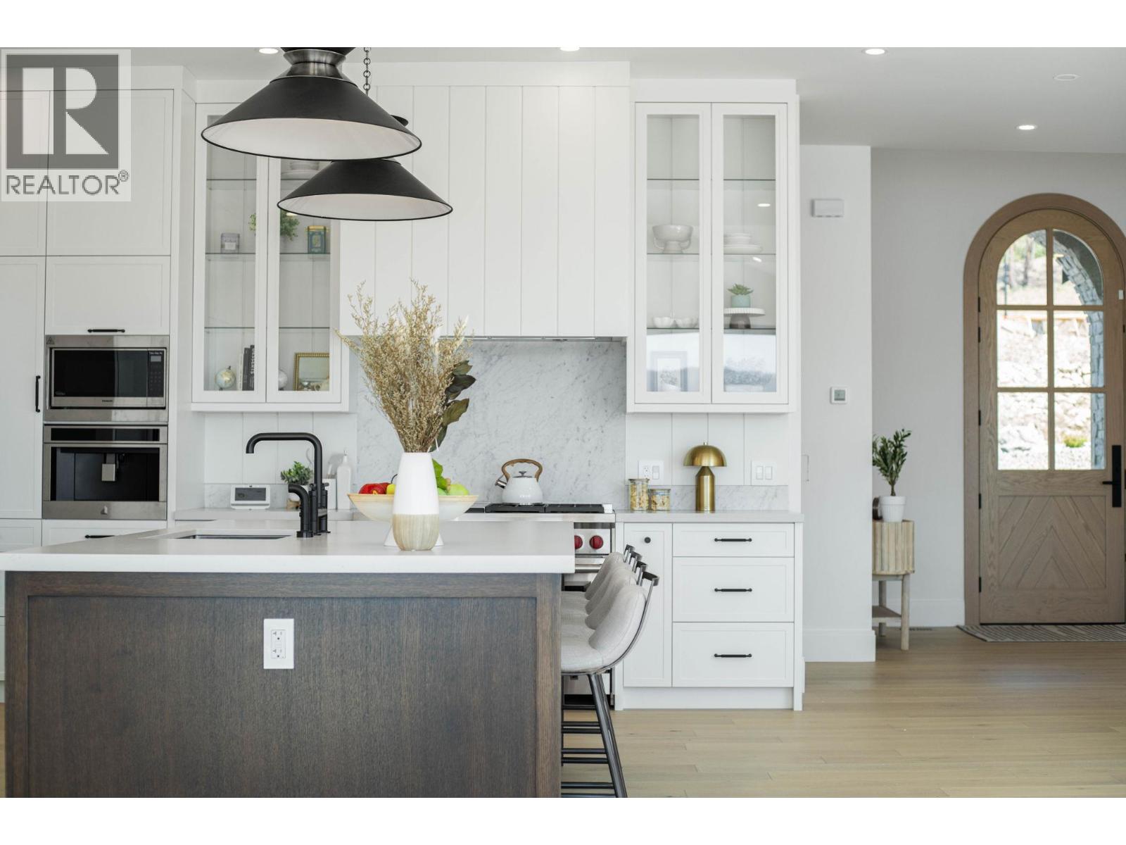  1327 Vineyard Drive, West Kelowna