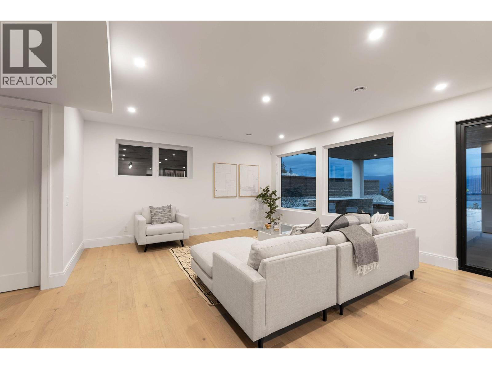  1327 Vineyard Drive, West Kelowna